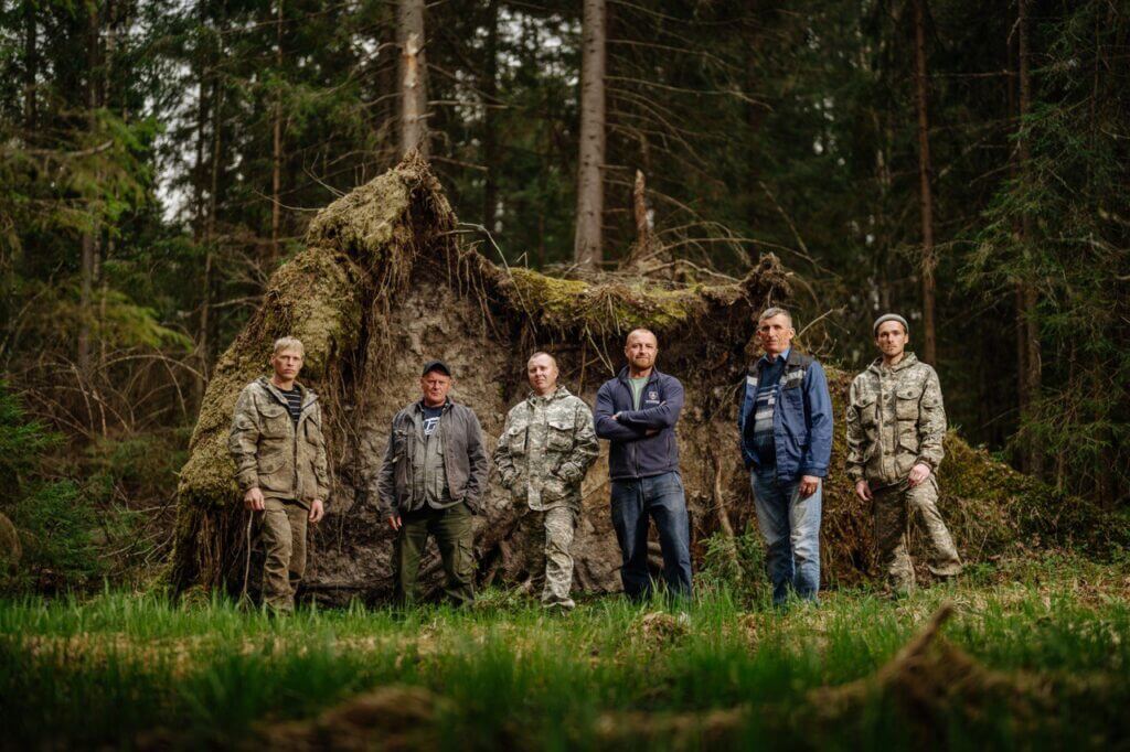Если вам повезло, то эти парни строят ваш дом!